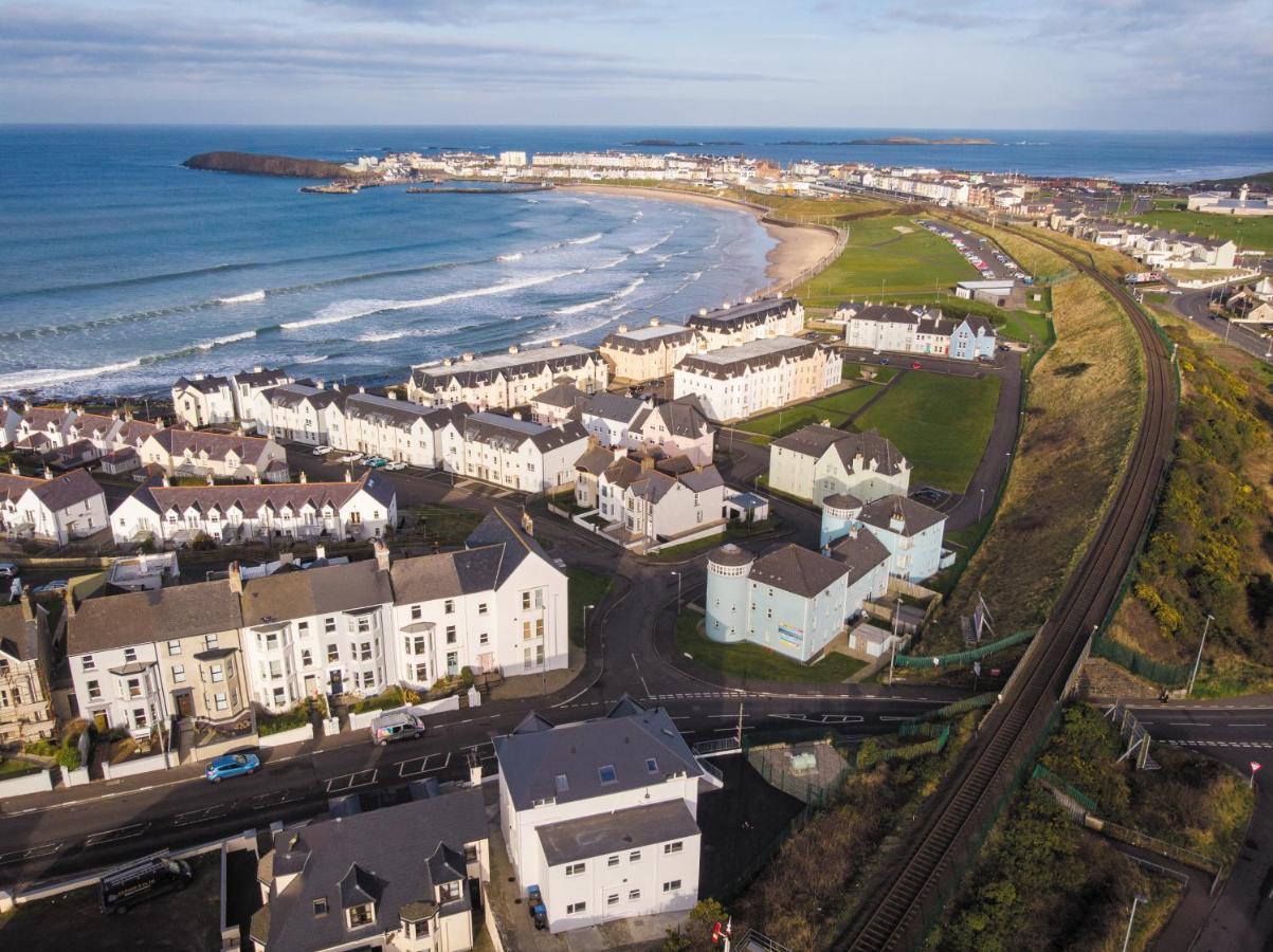 White Hall Portrush Extérieur photo